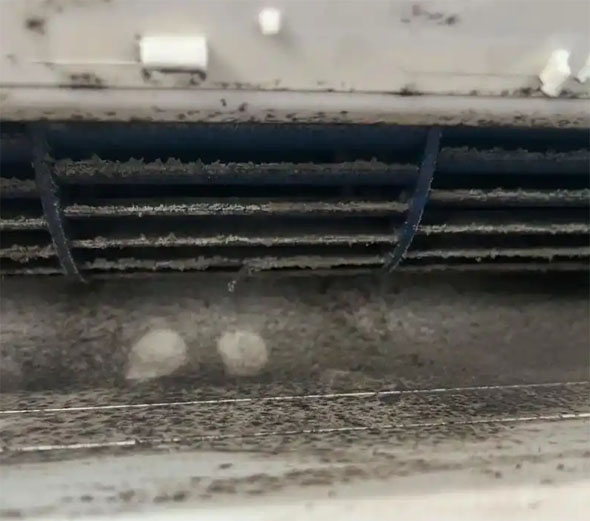 乐山市空调吹的风有股烧焦味是怎么回事